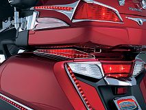 Накладка с подсветкой L.E.D. между боковыми и центральным кофрами (пара)