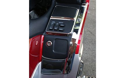 Боковые хромированные окантовки (пара)