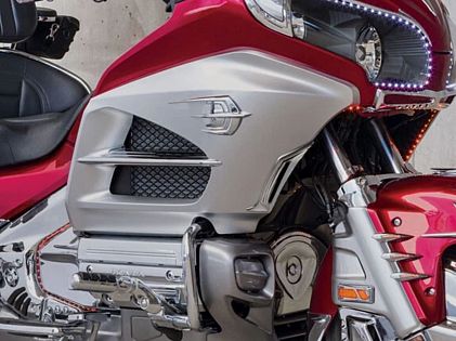 Акцент-хром на фронтальную часть бокового пластика