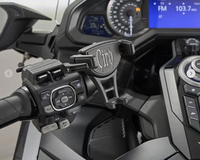 Держатель смартфонов Constrictor® на левую сторону GL18 DTC (комплект с крепежом)