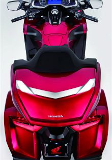 (Хром) Спойлер на центральный кофр GL18, 18-20г (гарарит/стоп/поворот)