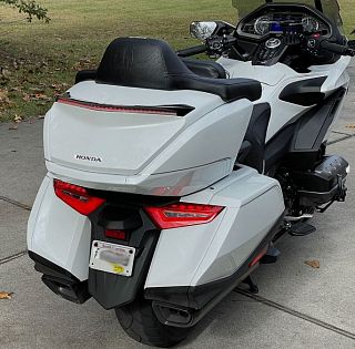 (Черный) Спойлер на центральный кофр GL18, 18-20г (гарарит/стоп/поворот)