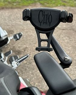 Держатель для смартфонов CONSTRICTOR (крепеж отдельно)