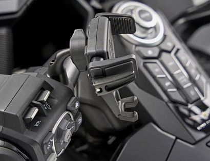 Держатель смартфонов Constrictor® на левую сторону GL18 DTC (комплект с крепежом)